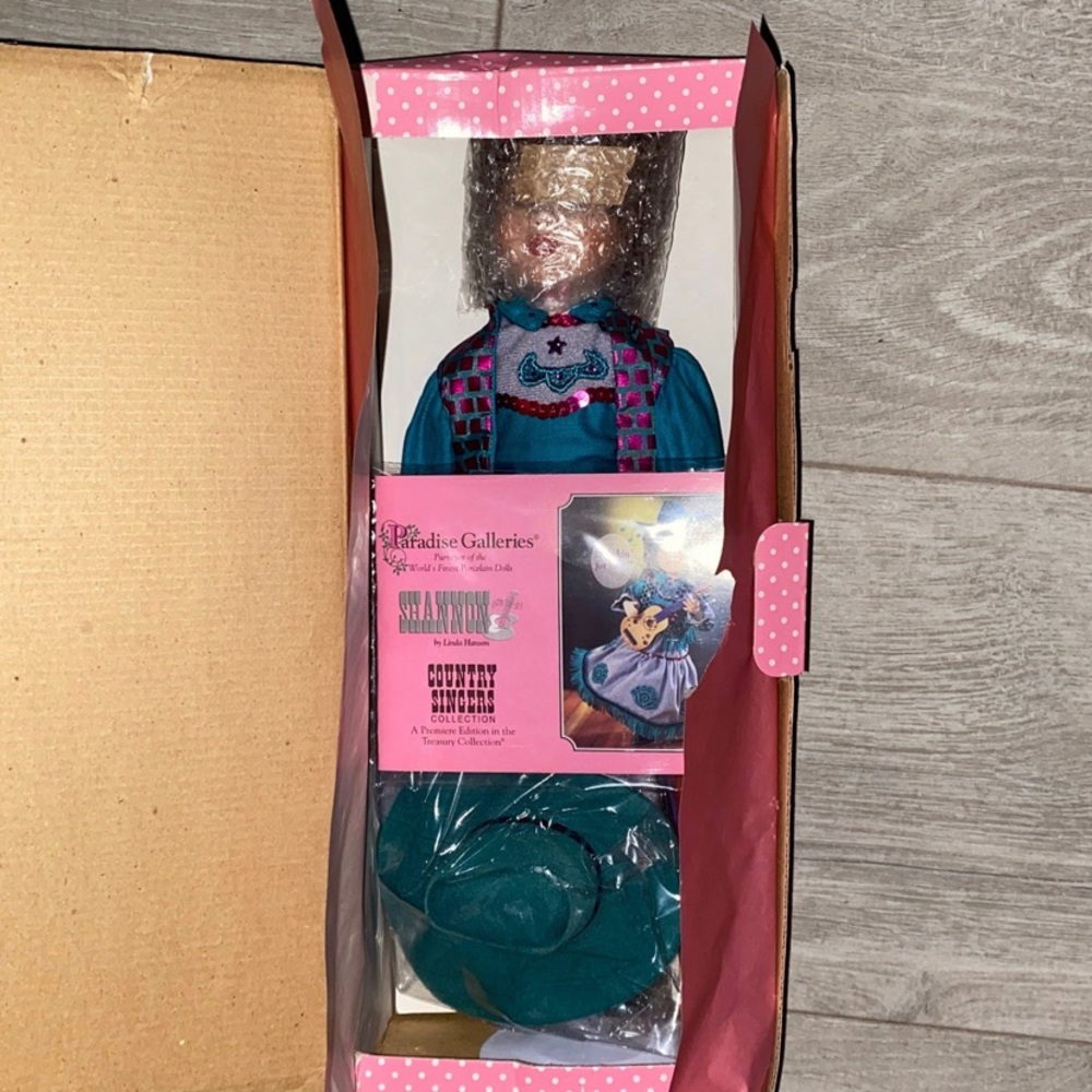 COLLECTIBLE: Paradise Galleries